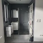 Attic Pour 4 Personnes מונסטר