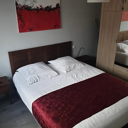 Attic Pour 4 Personnes شقة مونستر