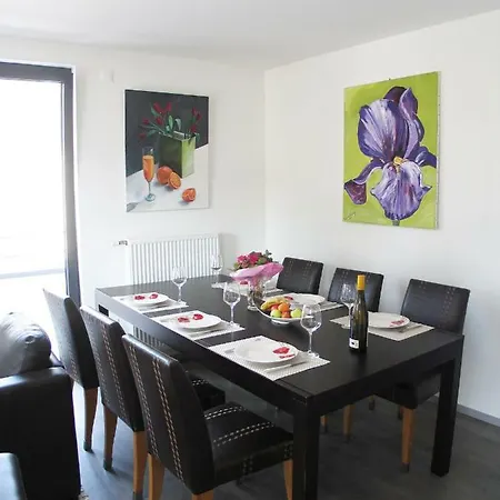 Apartman Attic Pour 4 Personnes *